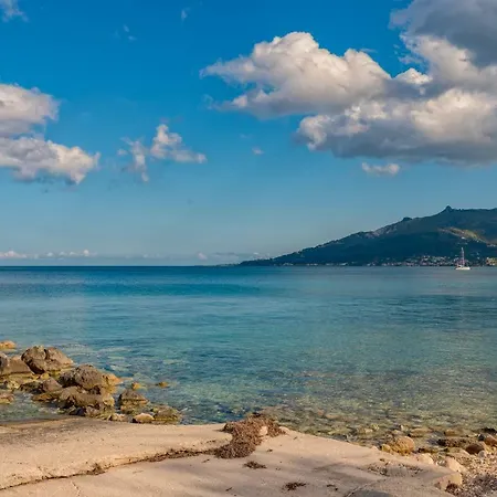 Mandy Seafront Apartman
